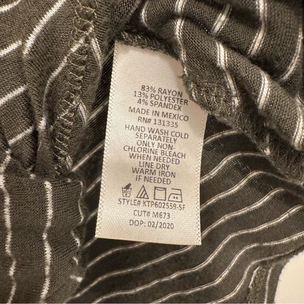 Women’s size Large | Nine Britton Tshirt - Picture 5 of 6